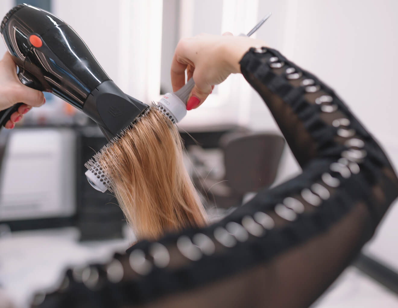 Haircut with blow dry (Demo)